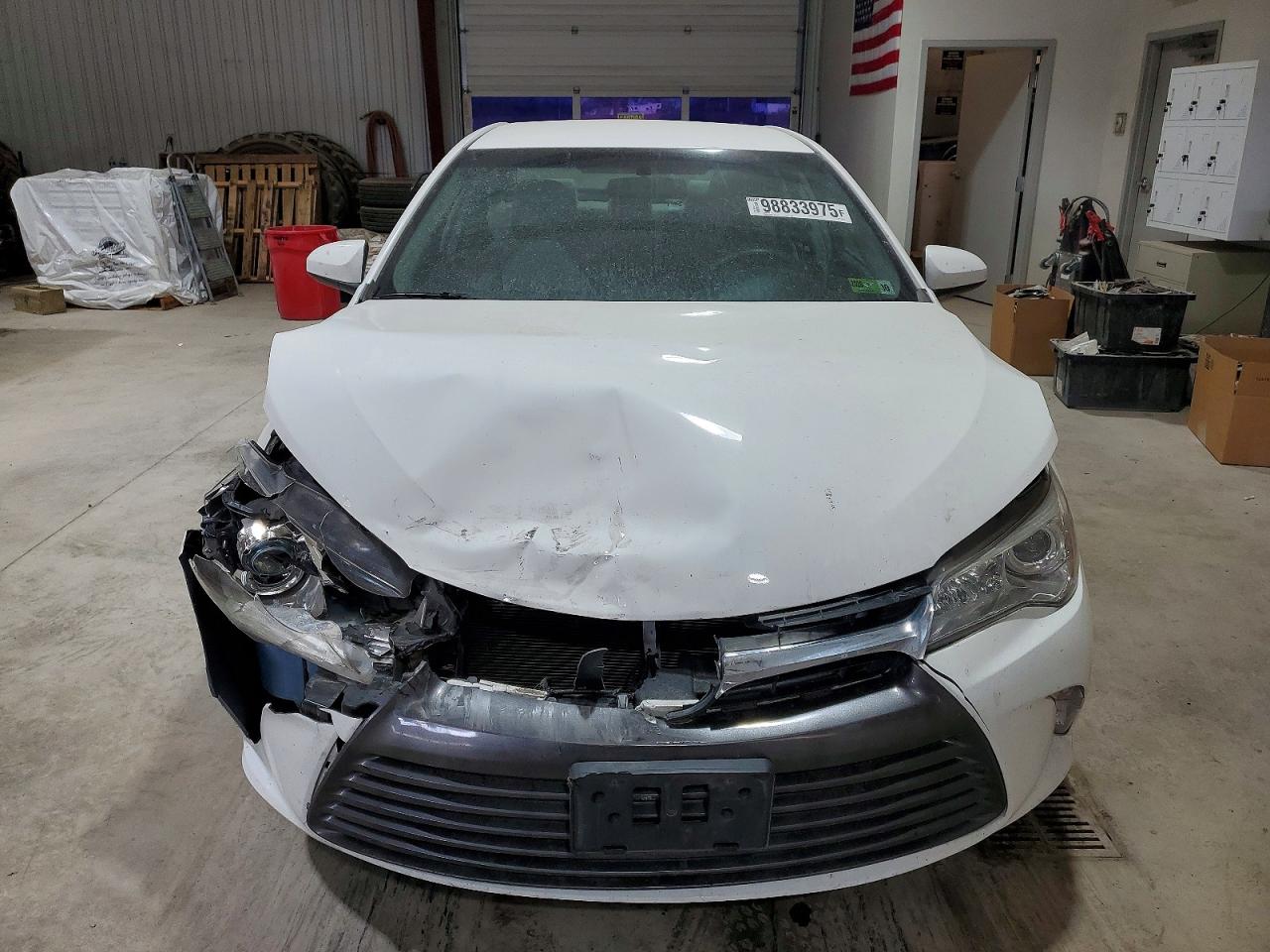2015 TOYOTA CAMRY LE photo 5