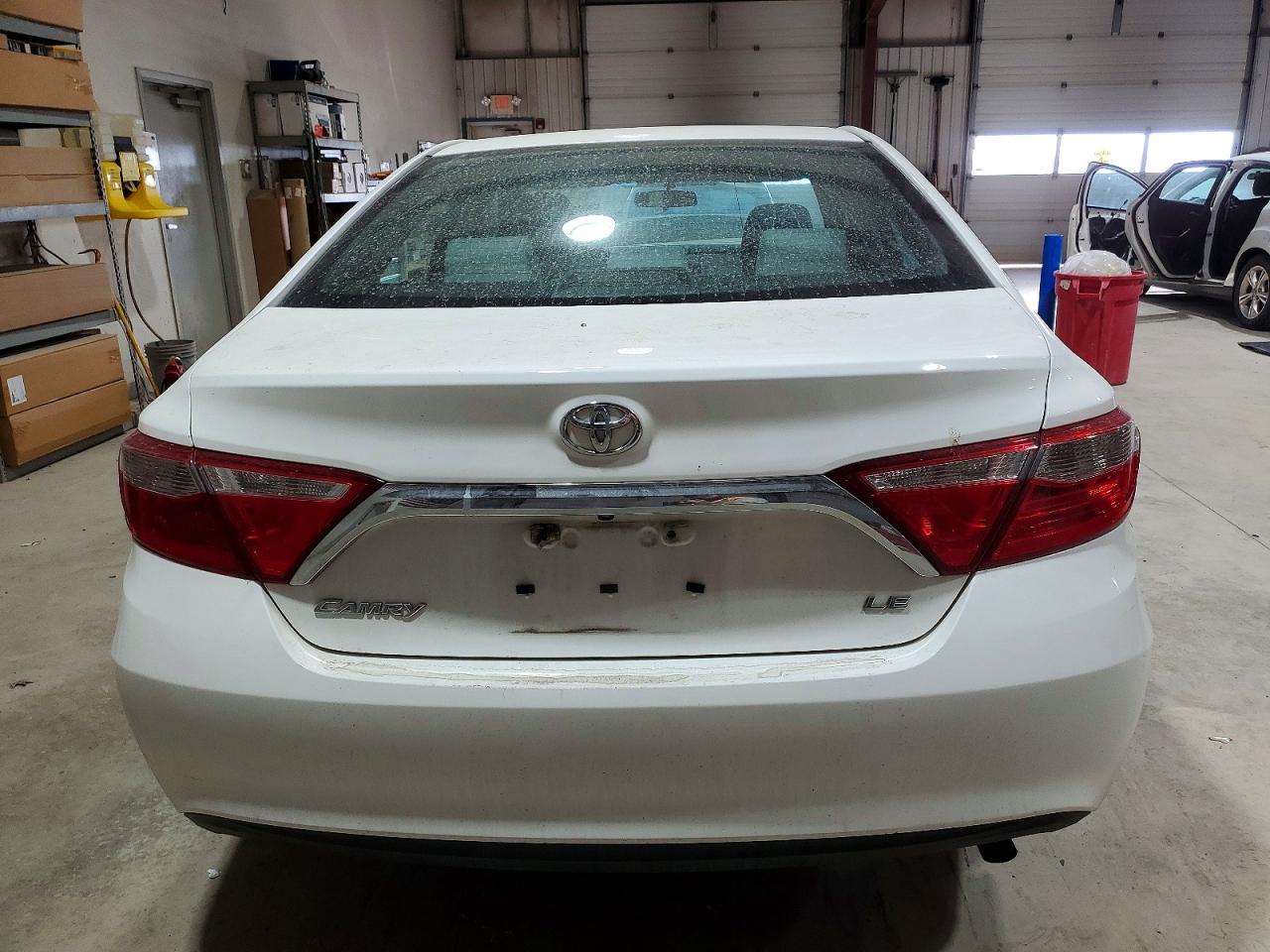 2015 TOYOTA CAMRY LE photo 6