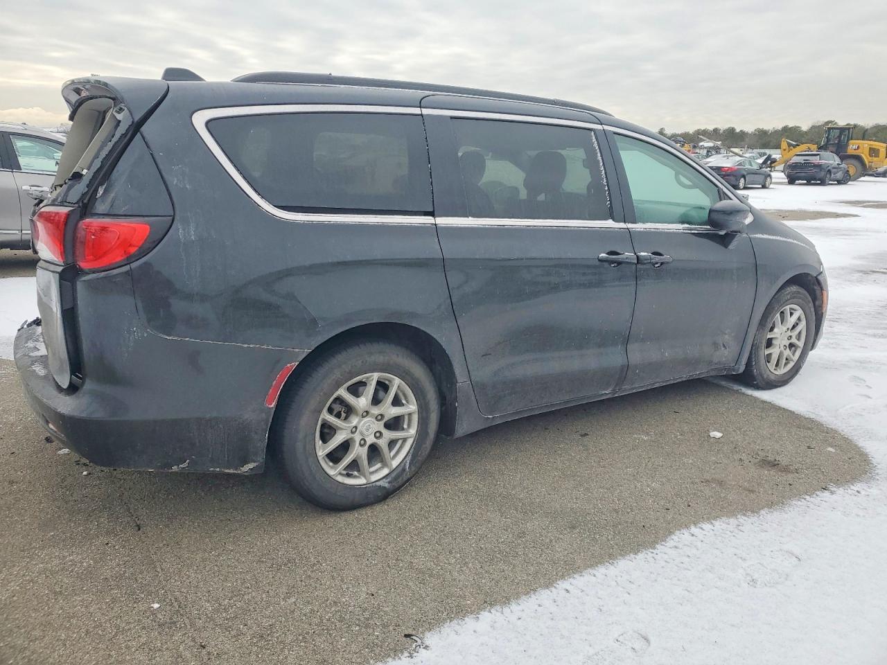 2020 CHRYSLER VOYAGER LXI photo 3