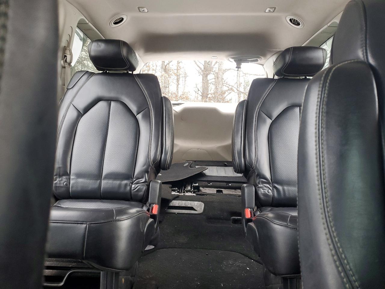 2020 CHRYSLER VOYAGER LXI photo 10