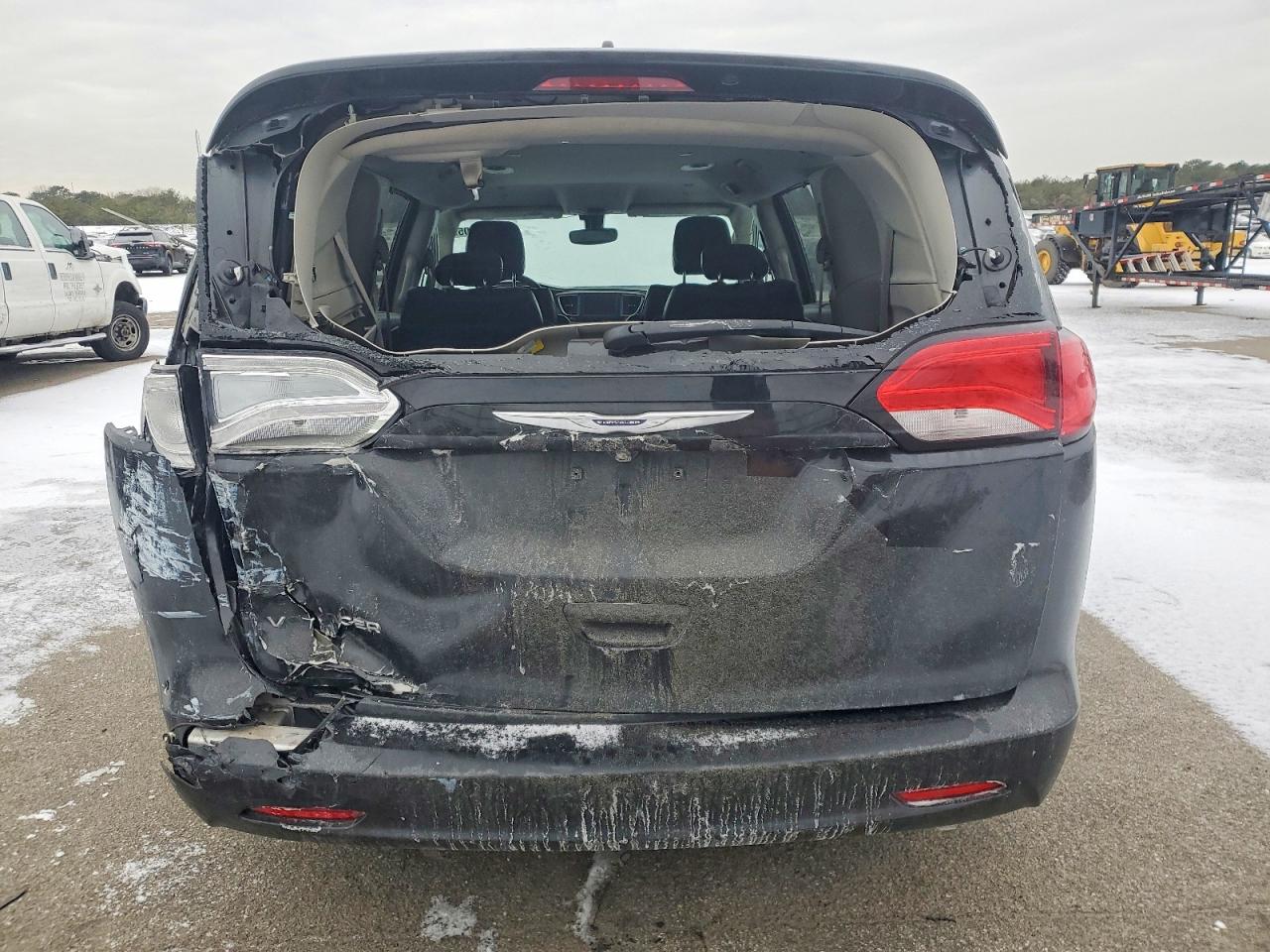 2020 CHRYSLER VOYAGER LXI photo 6
