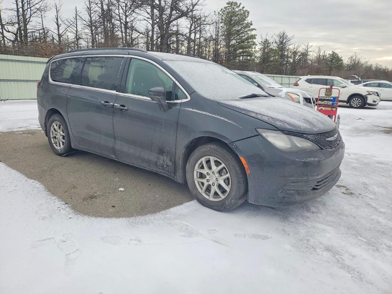 2020 CHRYSLER VOYAGER LXI photo 4