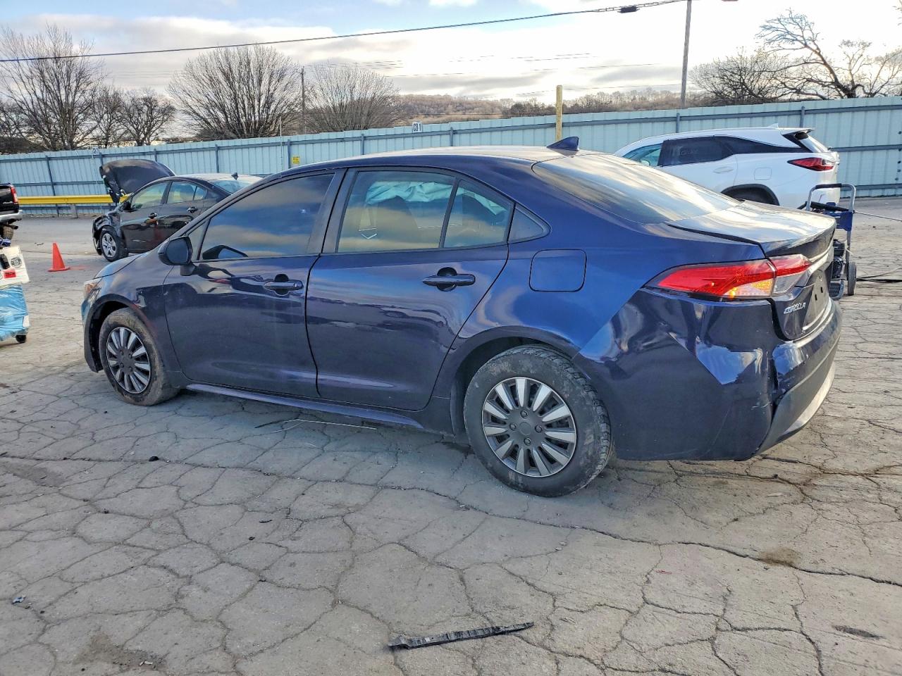 2021 TOYOTA COROLLA LE photo 2
