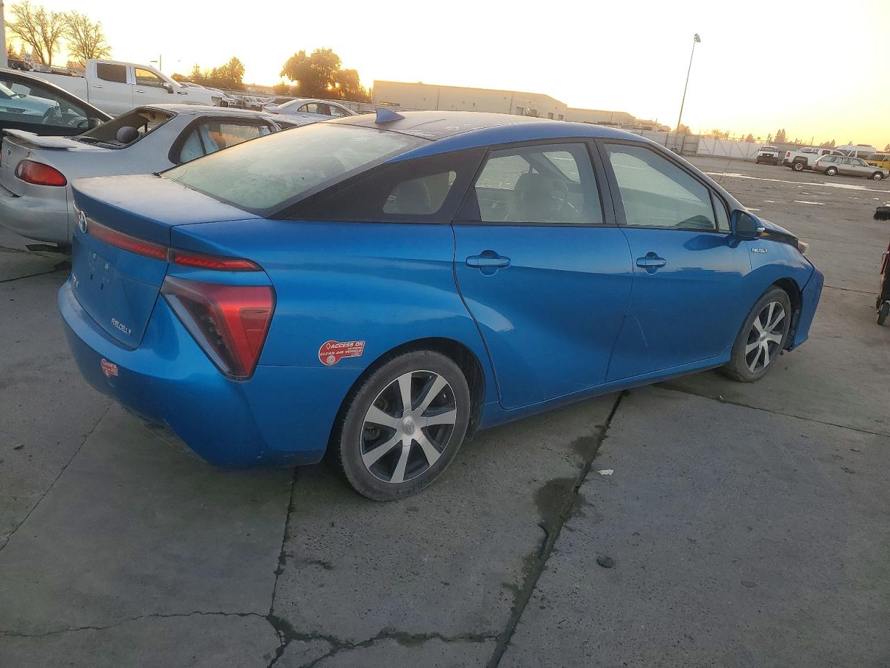 2017 TOYOTA MIRAI photo 3