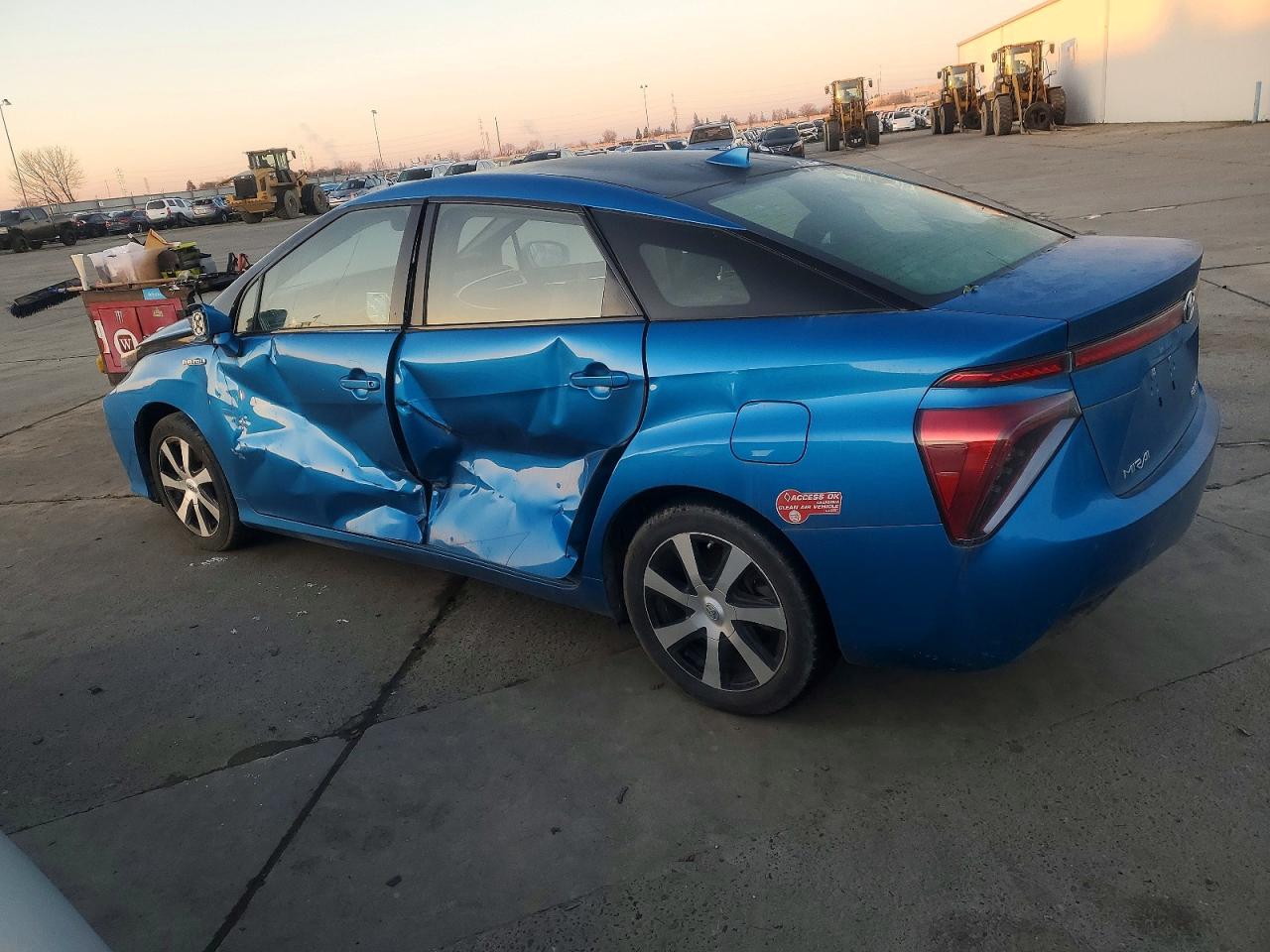 2017 TOYOTA MIRAI photo 2