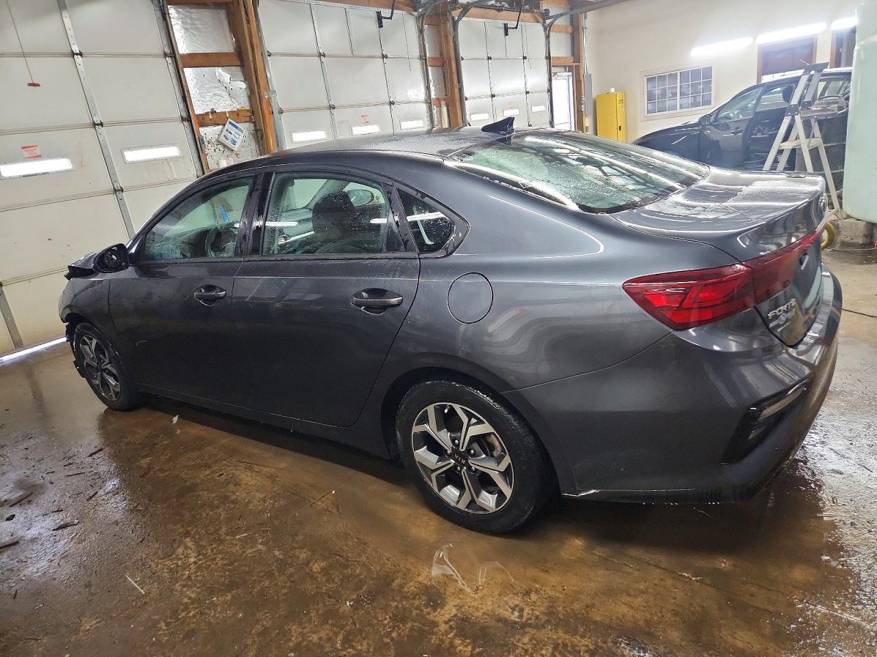 2021 KIA FORTE FE photo 2