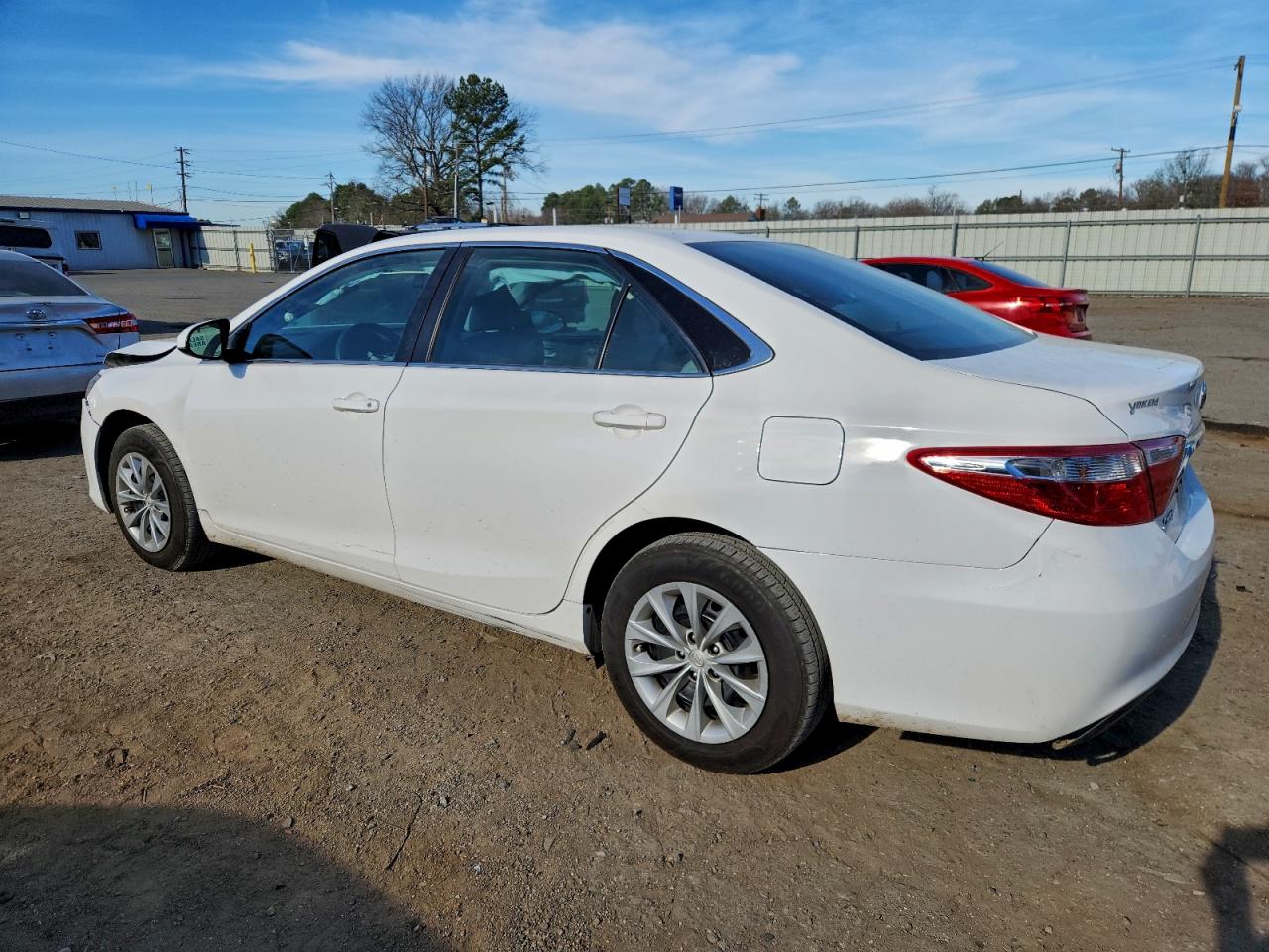 2017 TOYOTA CAMRY LE photo 2