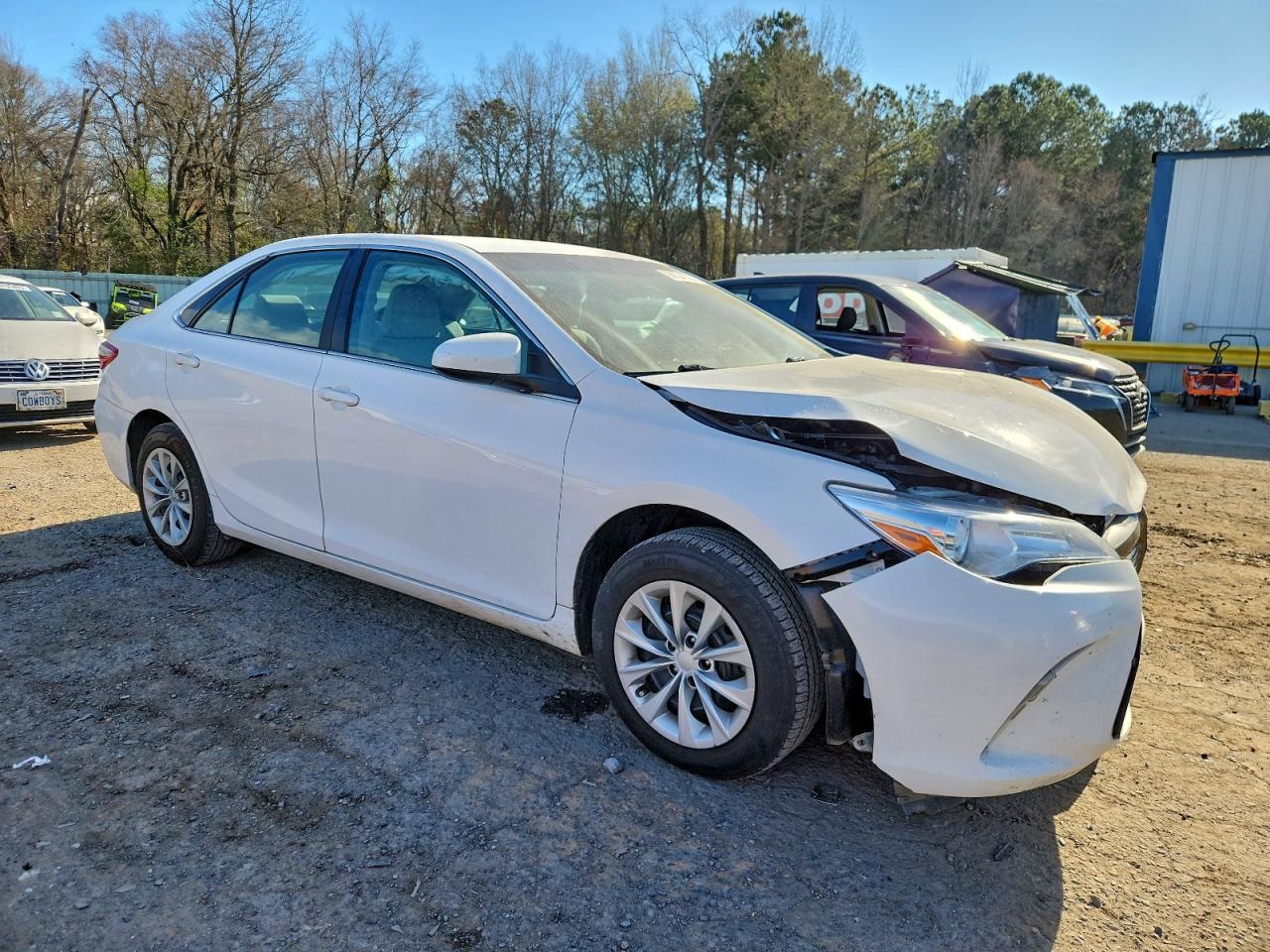 2017 TOYOTA CAMRY LE photo 4