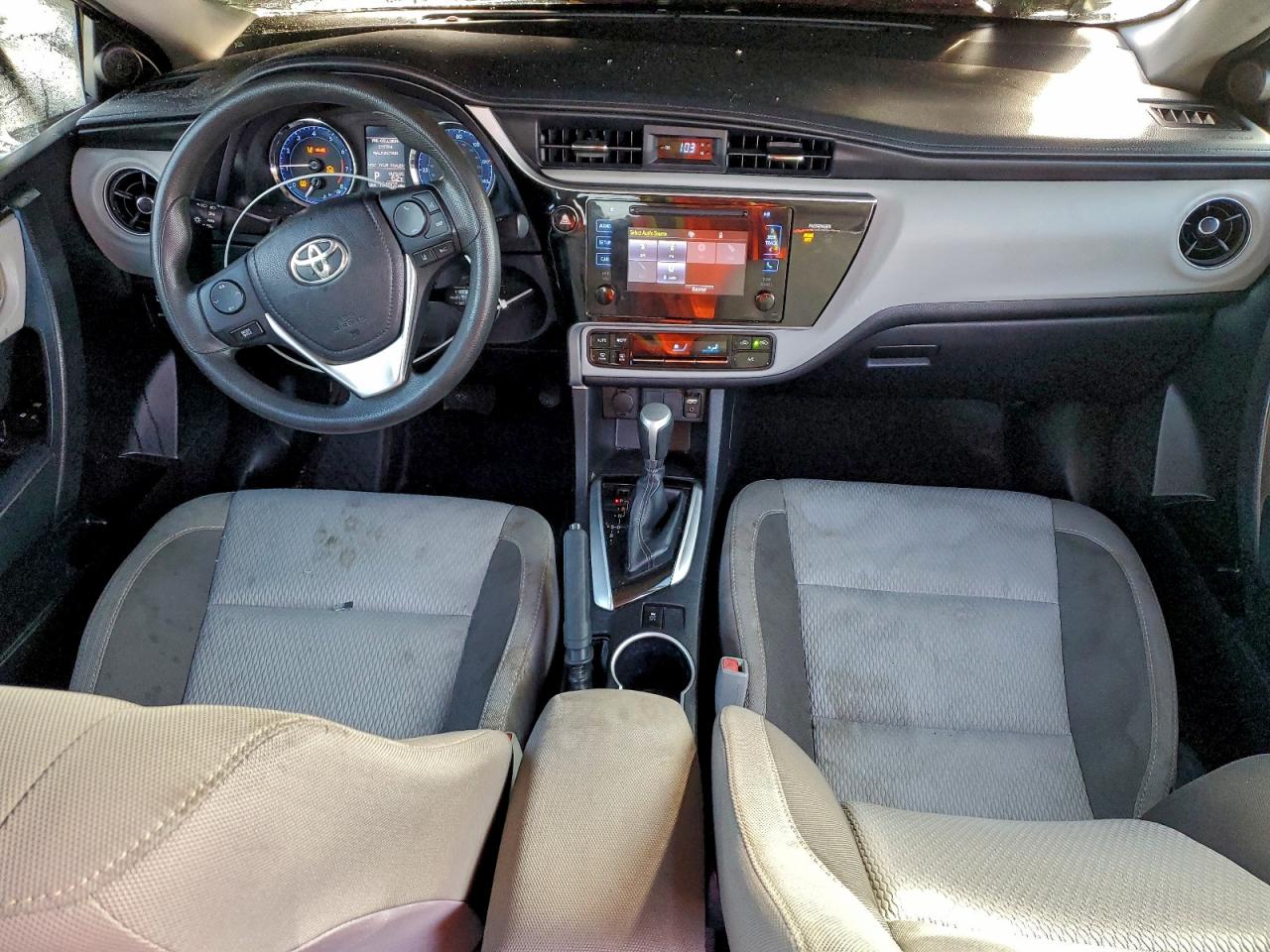 2017 TOYOTA COROLLA L photo 8
