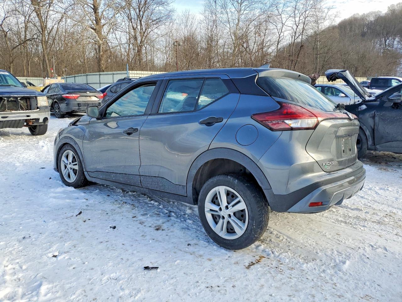2021 NISSAN KICKS S photo 2