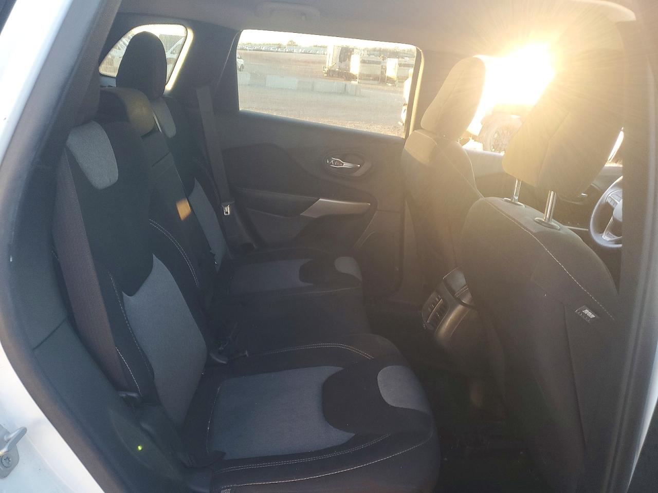 2018 JEEP CHEROKEE LATITUDE photo 11
