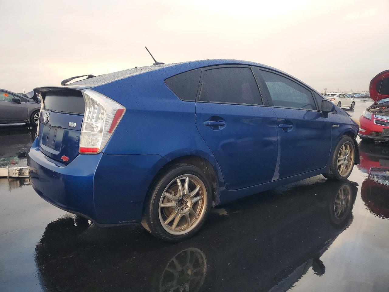 2010 TOYOTA PRIUS photo 3
