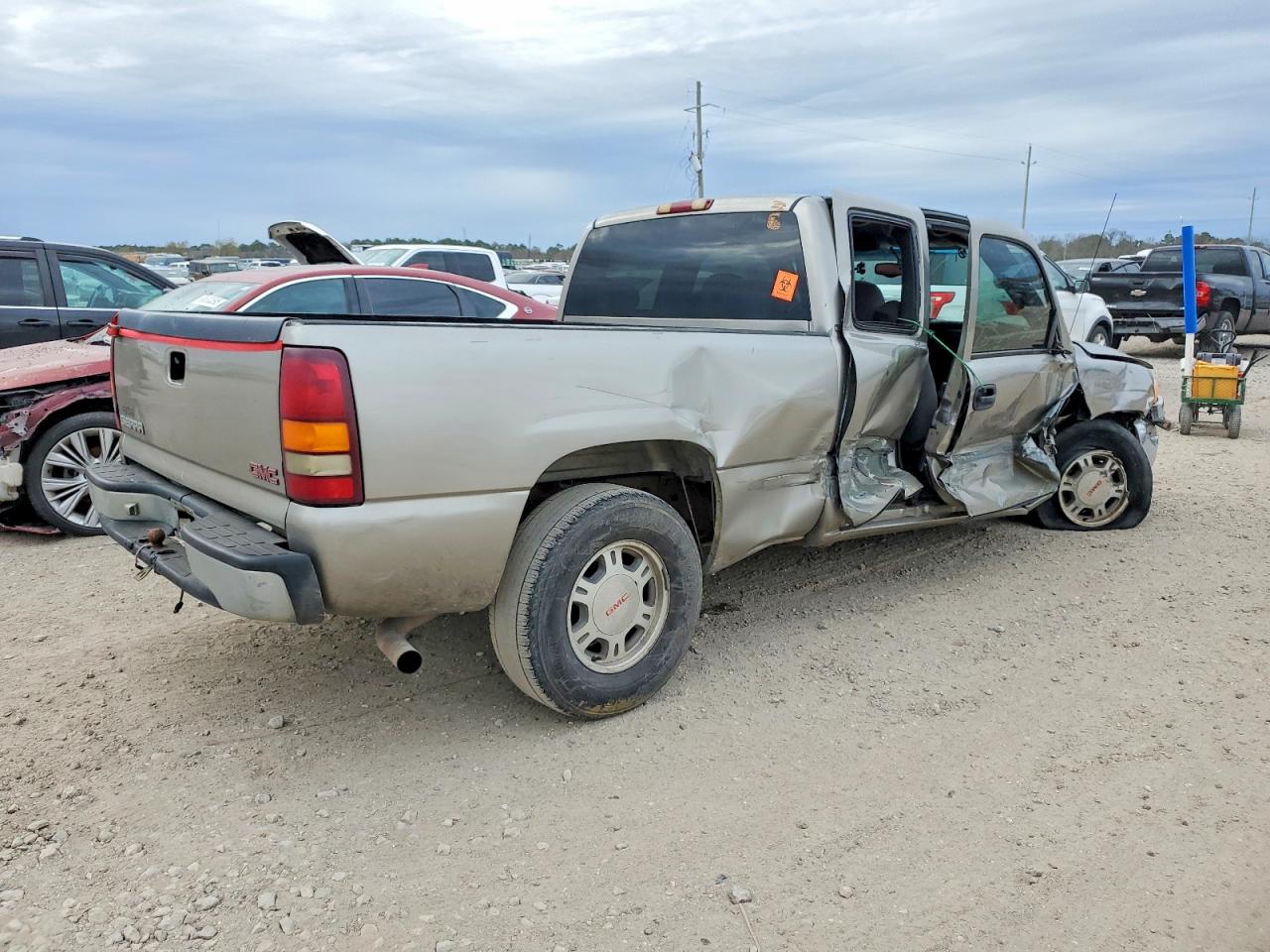 2002 GMC NEW SIERRA C1500 photo 3