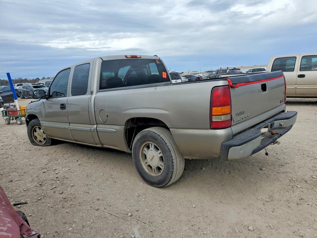2002 GMC NEW SIERRA C1500 photo 2