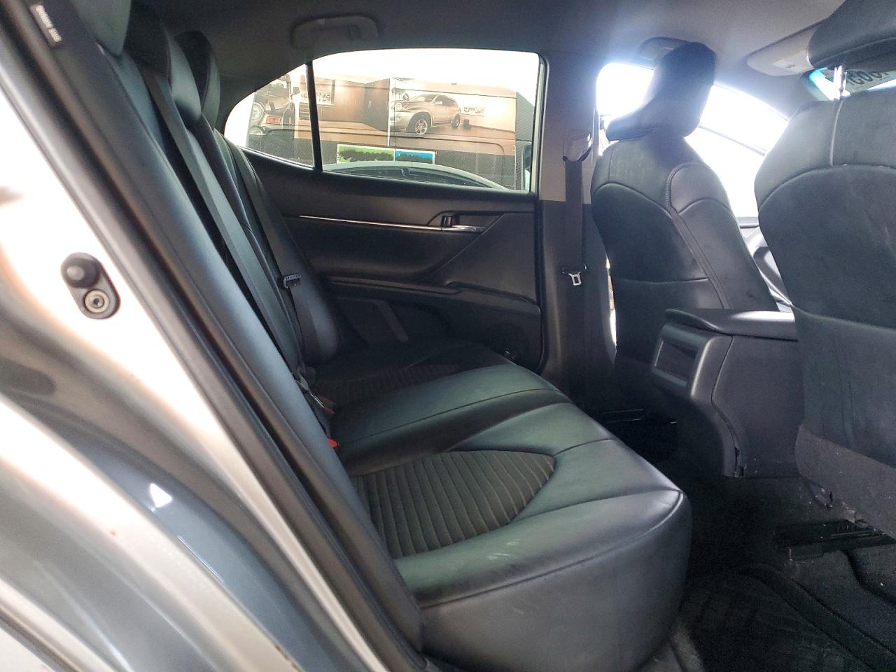 2020 TOYOTA CAMRY SE photo 10