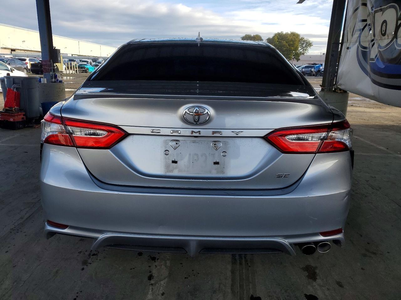 2020 TOYOTA CAMRY SE photo 6