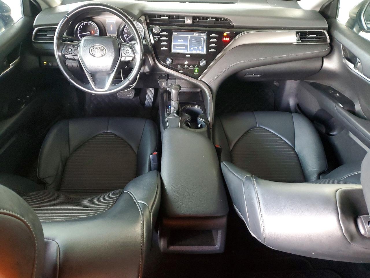 2020 TOYOTA CAMRY SE photo 8