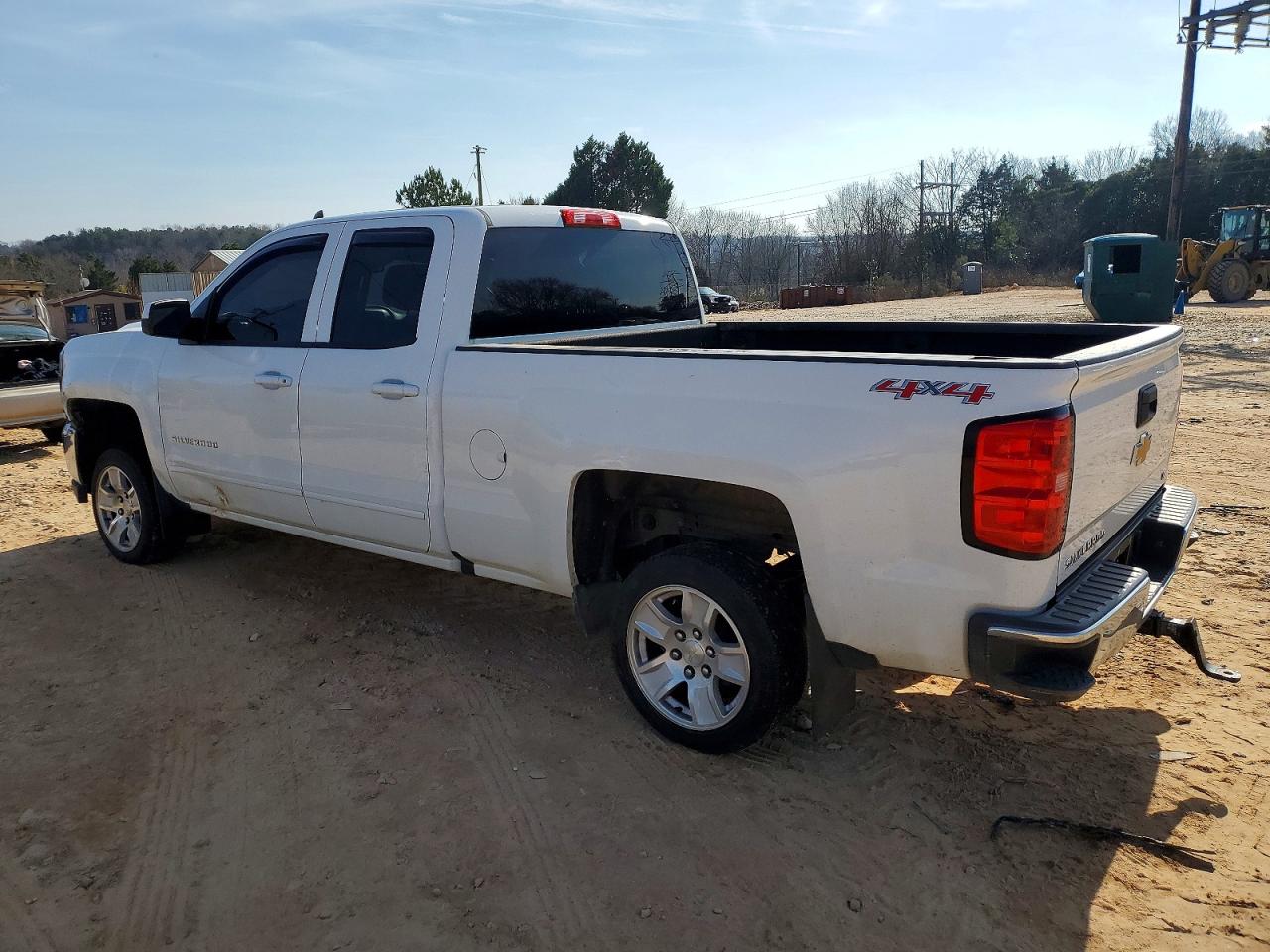 2017 CHEVROLET SILVERADO K1500 LT photo 2