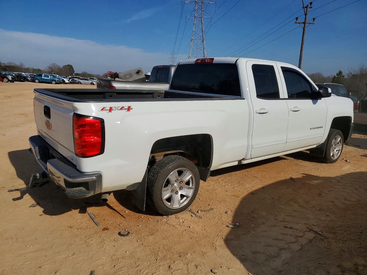 2017 CHEVROLET SILVERADO K1500 LT photo 3