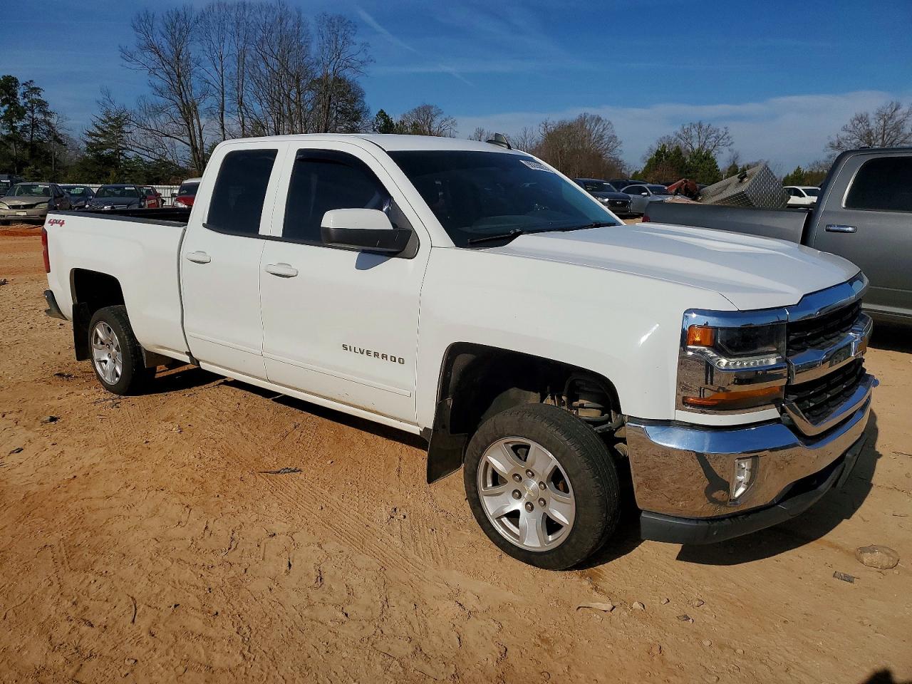 2017 CHEVROLET SILVERADO K1500 LT photo 4