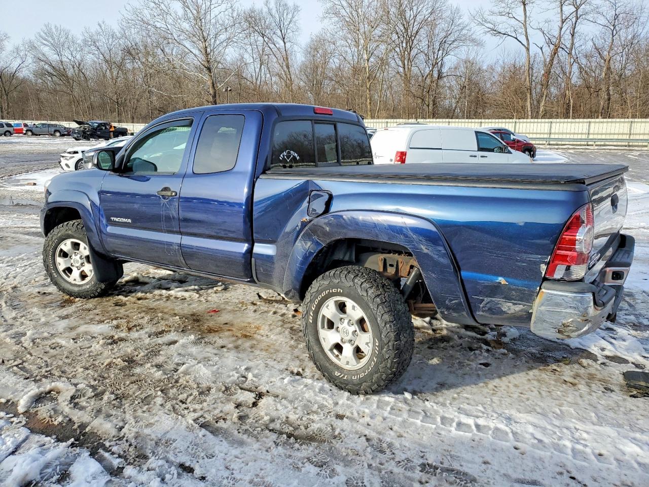 2013 TOYOTA TACOMA photo 2