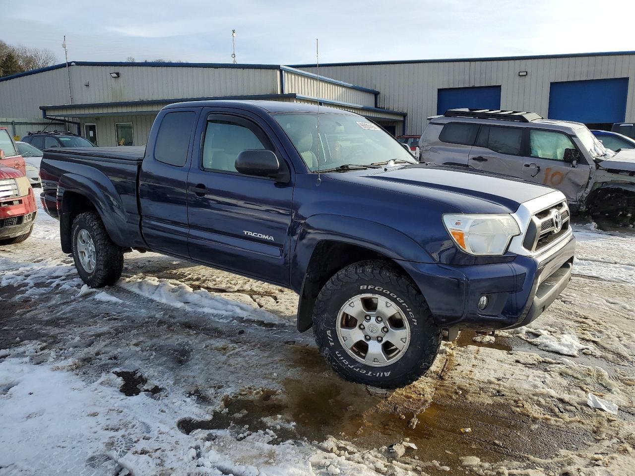 2013 TOYOTA TACOMA photo 4