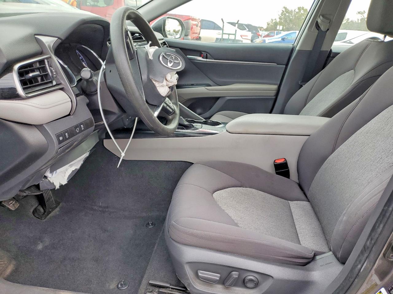 2020 TOYOTA CAMRY LE photo 7