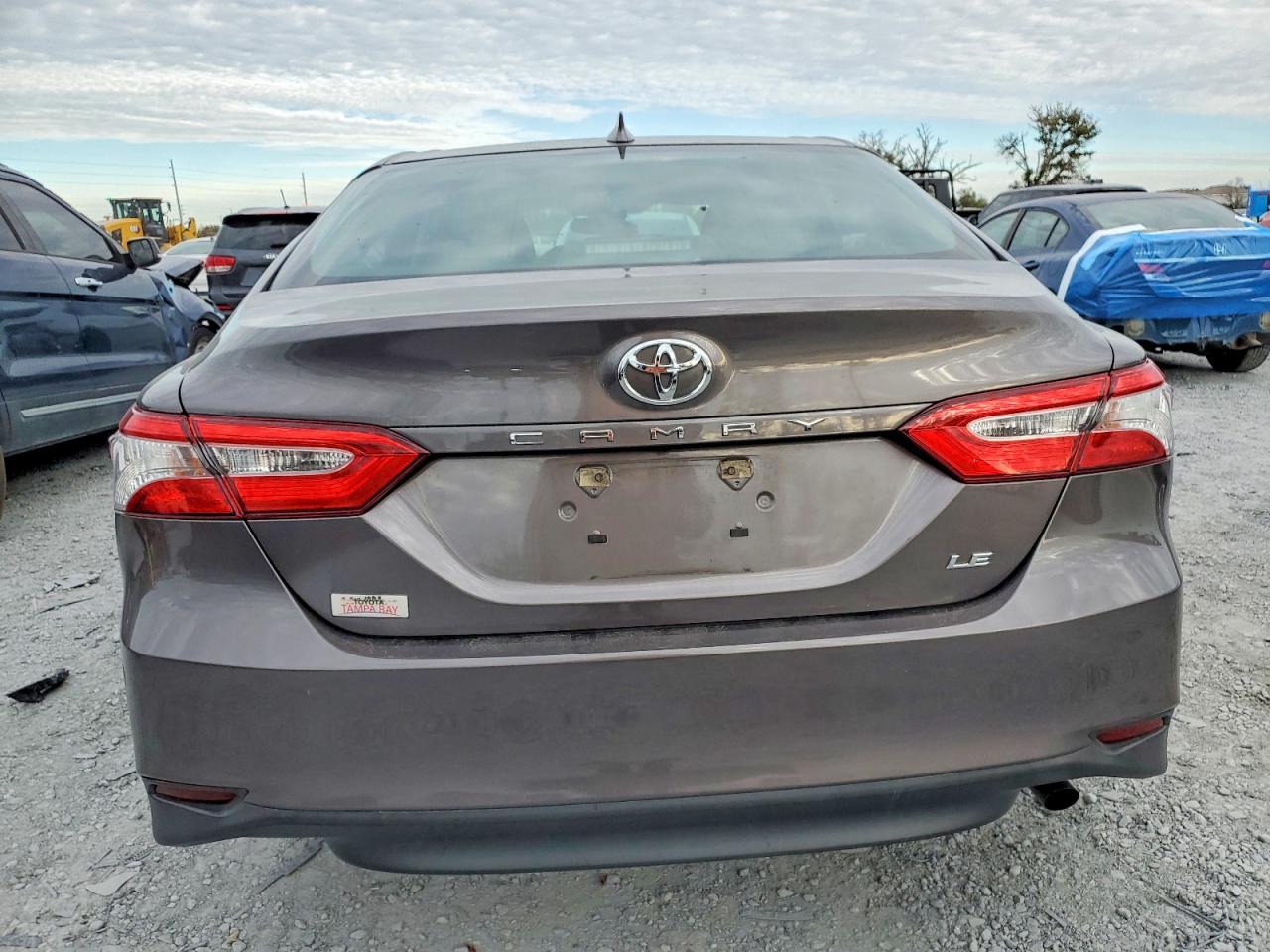 2020 TOYOTA CAMRY LE photo 6
