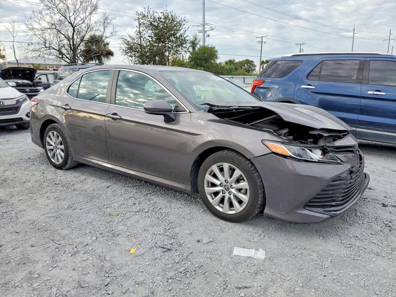 2020 TOYOTA CAMRY LE photo 4