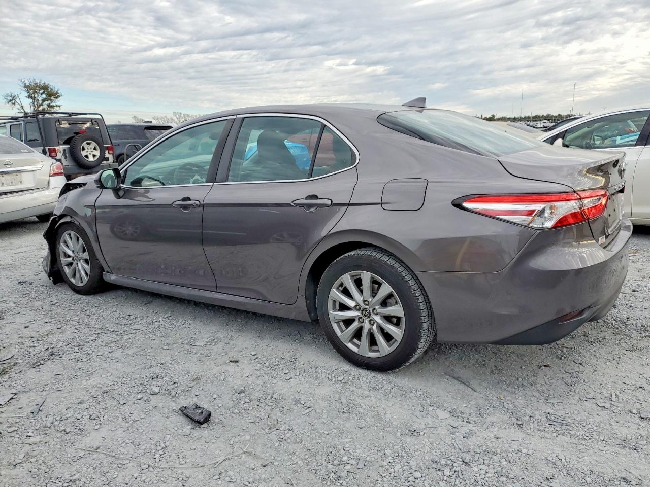 2020 TOYOTA CAMRY LE photo 2
