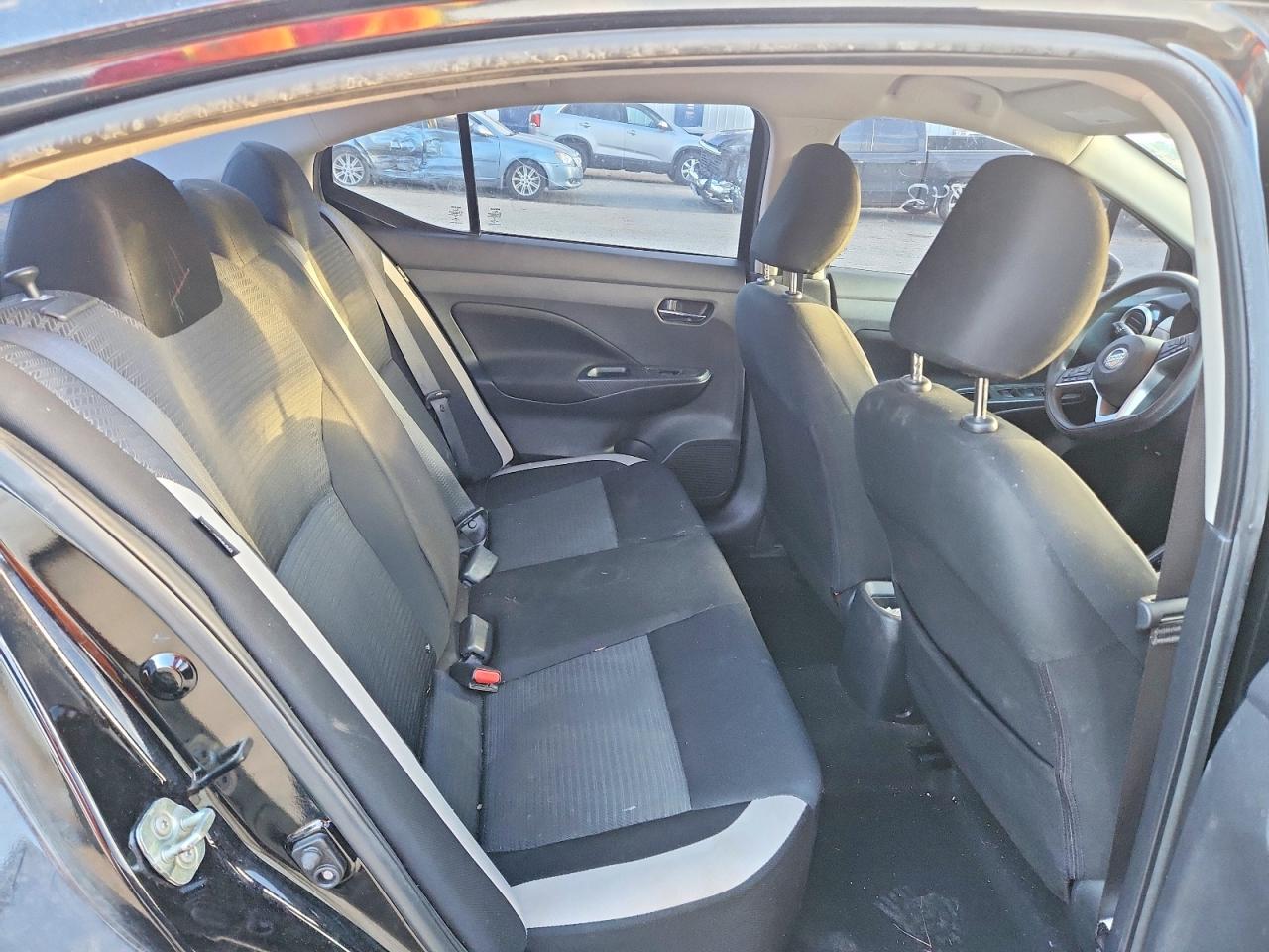 2021 NISSAN VERSA SV photo 10