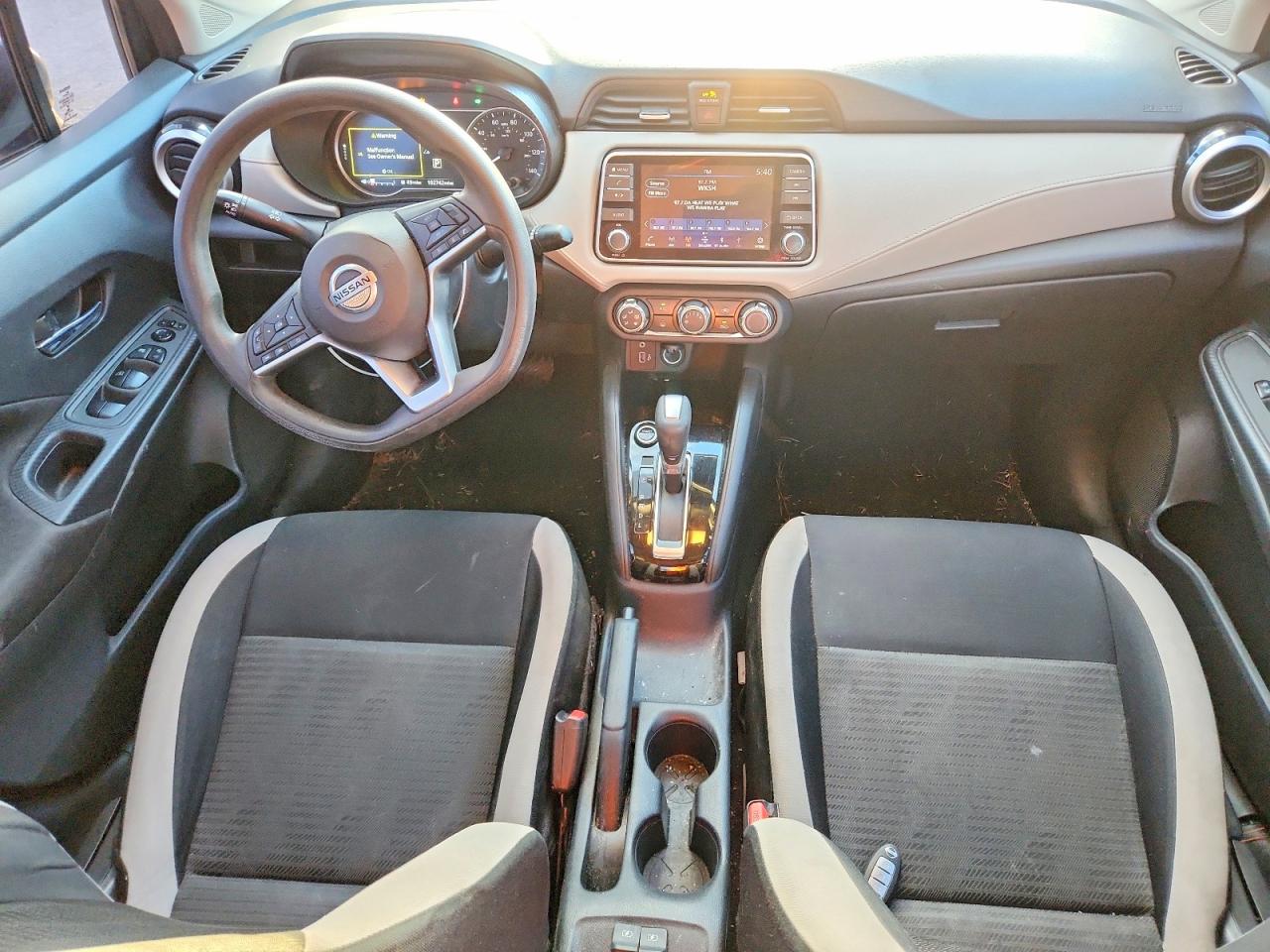 2021 NISSAN VERSA SV photo 8