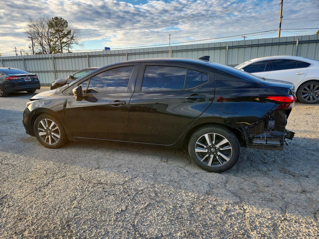 2021 NISSAN VERSA SV photo 2