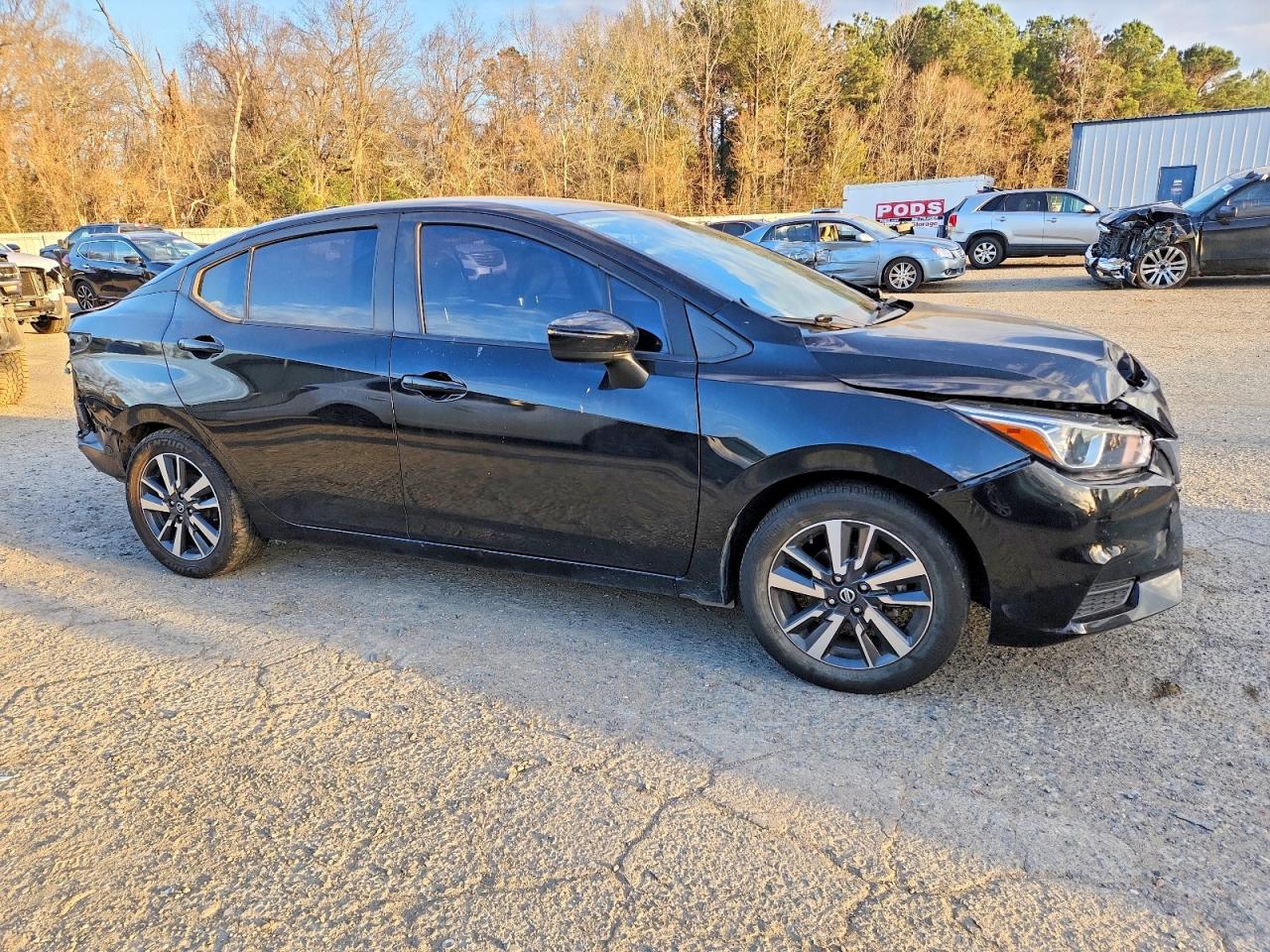 2021 NISSAN VERSA SV photo 4
