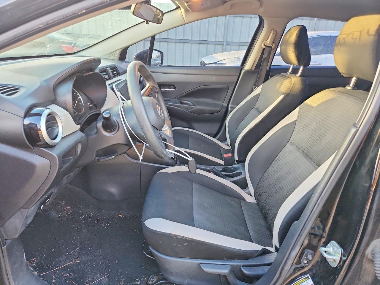 2021 NISSAN VERSA SV photo 7