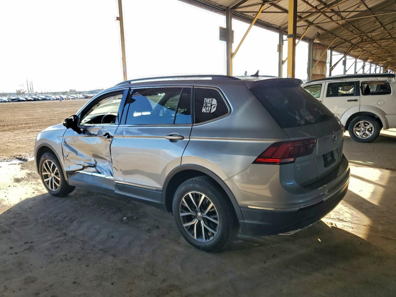 2020 VOLKSWAGEN TIGUAN SE photo 2