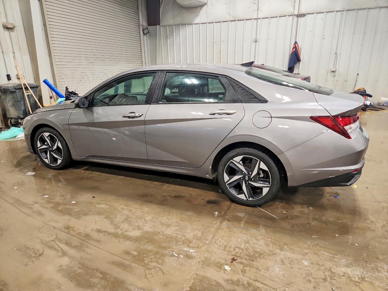 2023 HYUNDAI ELANTRA SEL photo 3