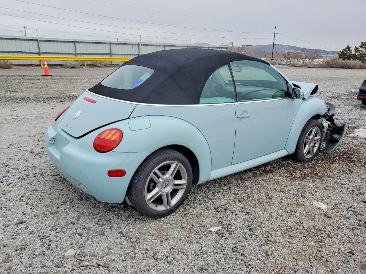 2005 VOLKSWAGEN NEW BEETLE GLS photo 3