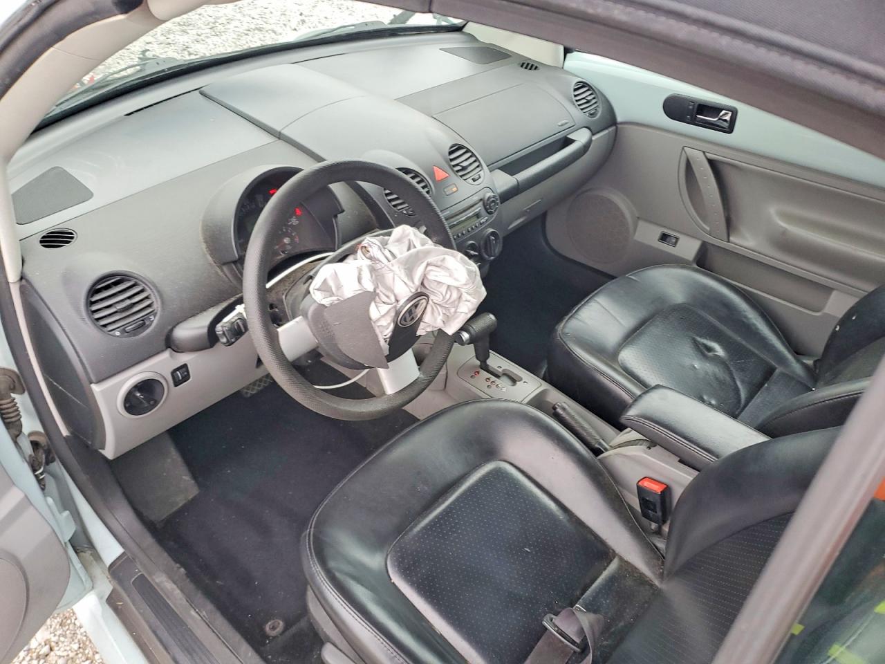 2005 VOLKSWAGEN NEW BEETLE GLS photo 8
