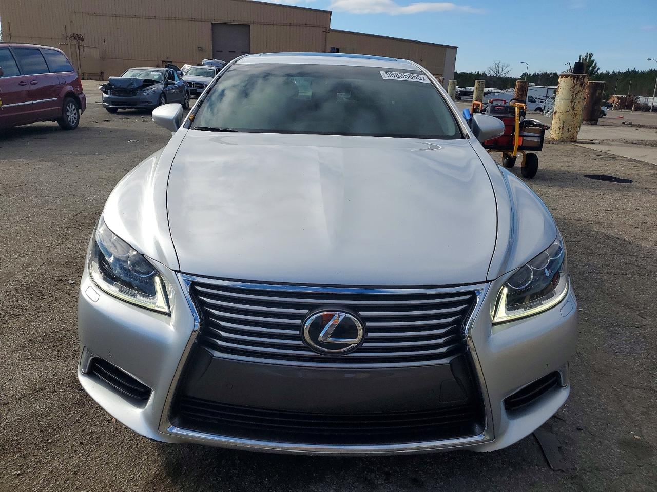 2013 LEXUS LS 460 photo 9