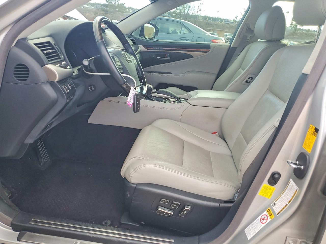 2013 LEXUS LS 460 photo 13