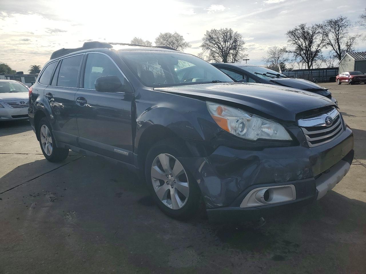 2011 SUBARU OUTBACK 3.6R LIMITED photo 4