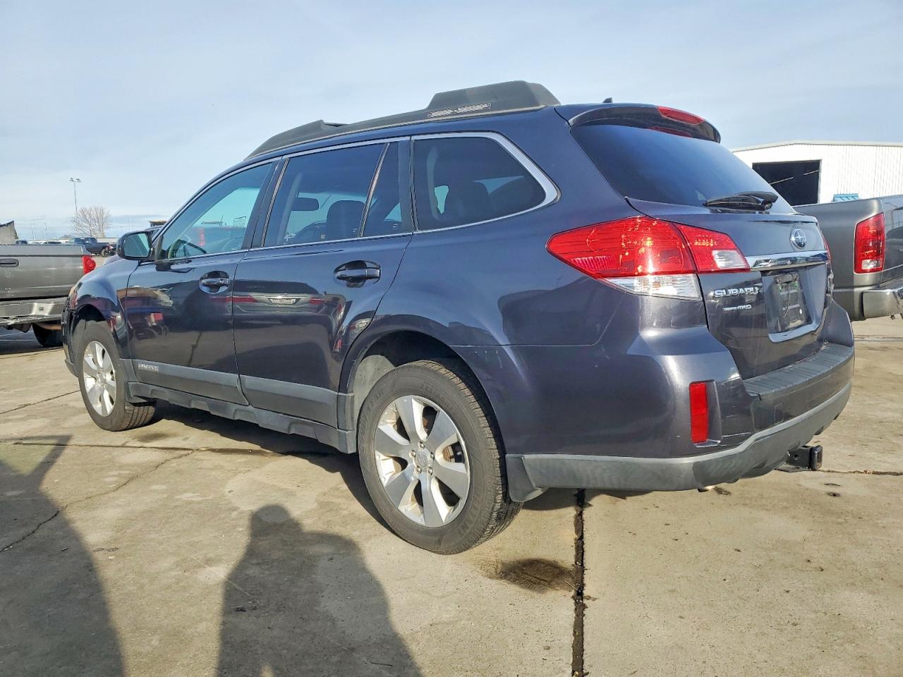 2011 SUBARU OUTBACK 3.6R LIMITED photo 2