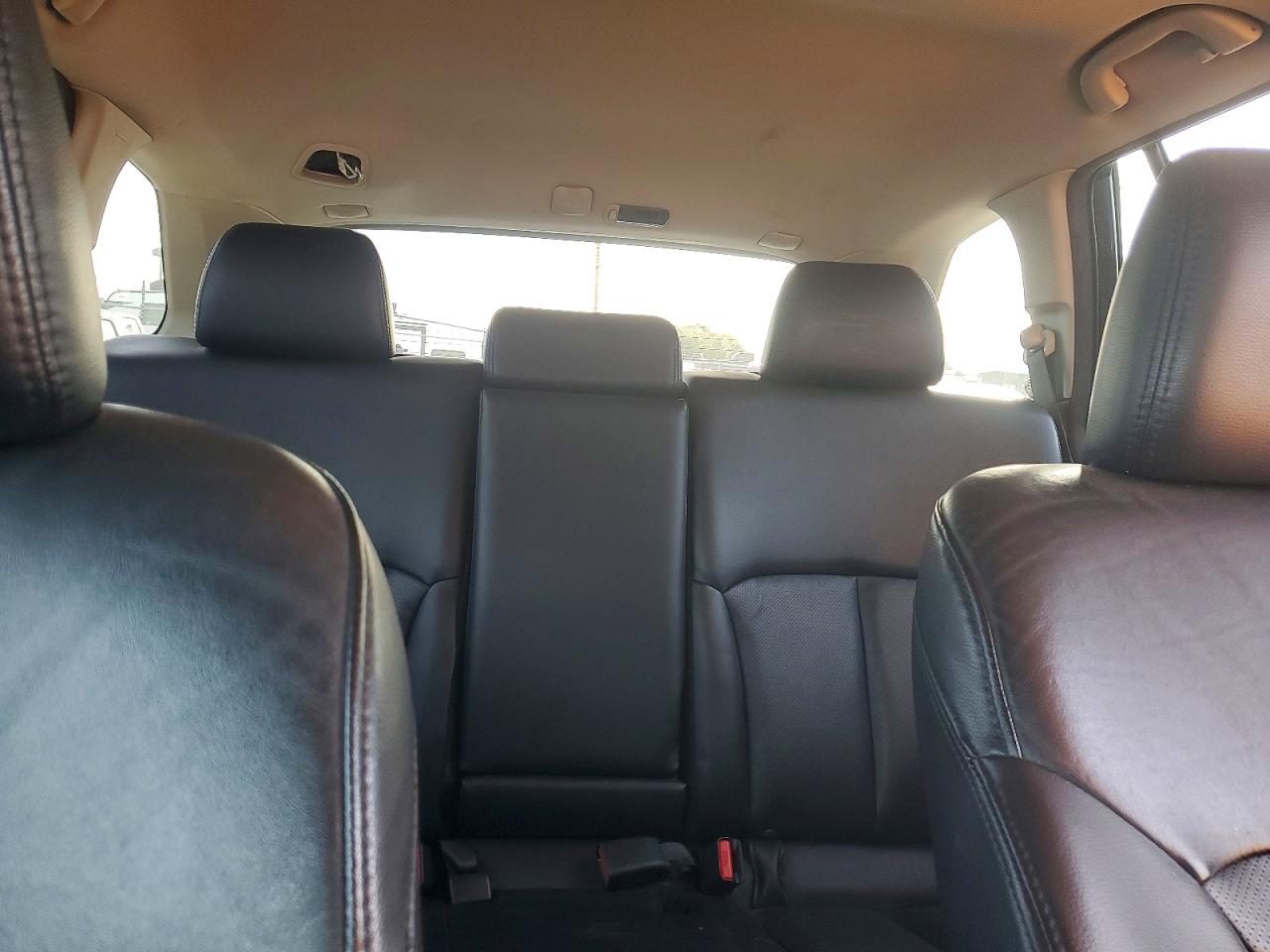 2011 SUBARU OUTBACK 3.6R LIMITED photo 10