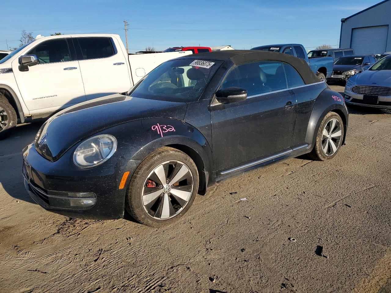 2013 VOLKSWAGEN BEETLE