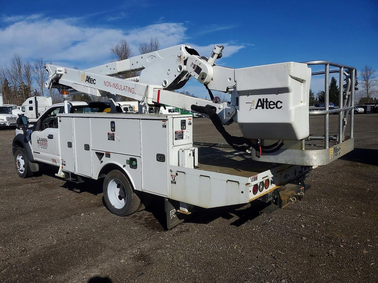 2019 FORD F550 BUCKET TRUCK photo 2