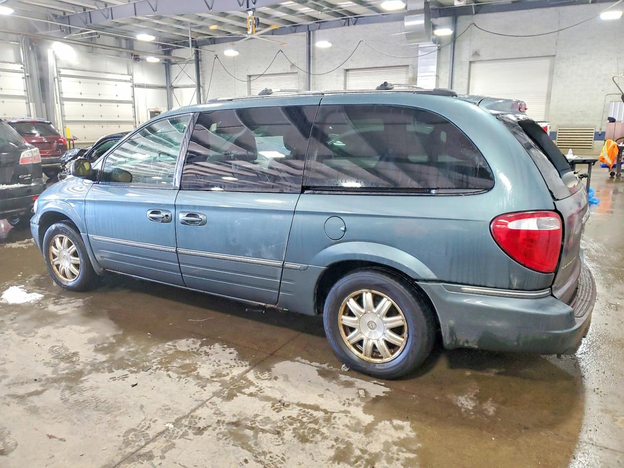 2005 CHRYSLER TOWN & COUNTRY LIMITED photo 2