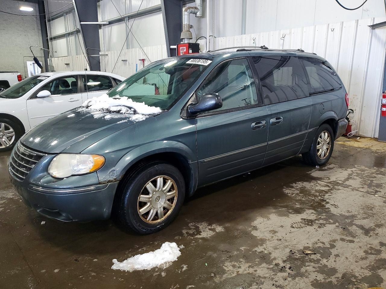 2005 CHRYSLER TOWN & COUNTRY