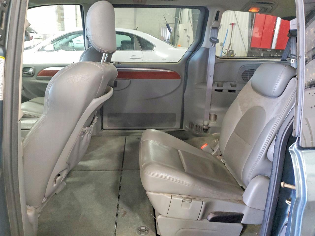 2005 CHRYSLER TOWN & COUNTRY LIMITED photo 11