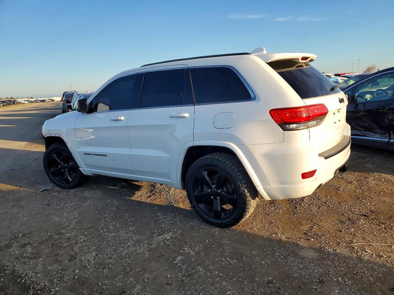 2015 JEEP GRAND CHEROKEE LAREDO photo 2